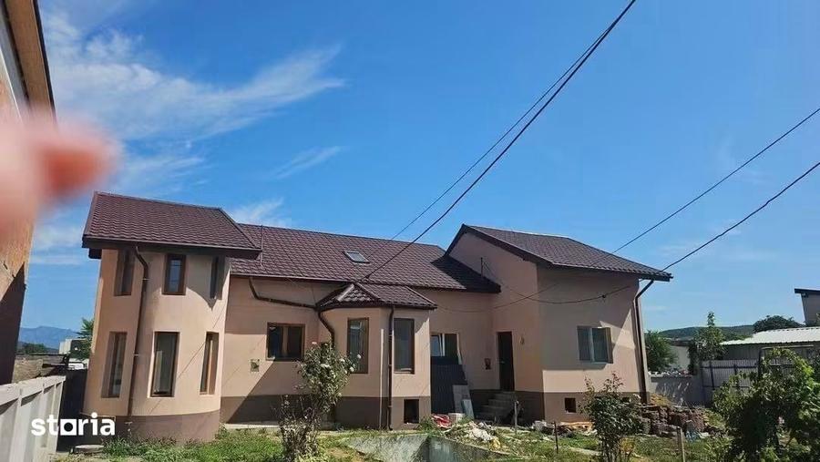 Casă cu 5 camere cu Teren 436 Mp în Central