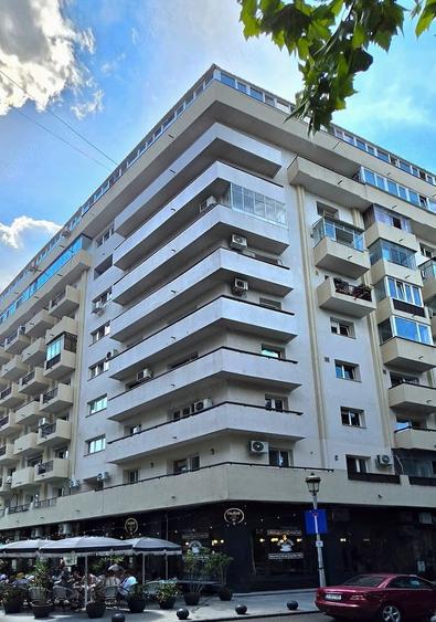 Apartament cu 4 camere decomandat în P-ța Universității