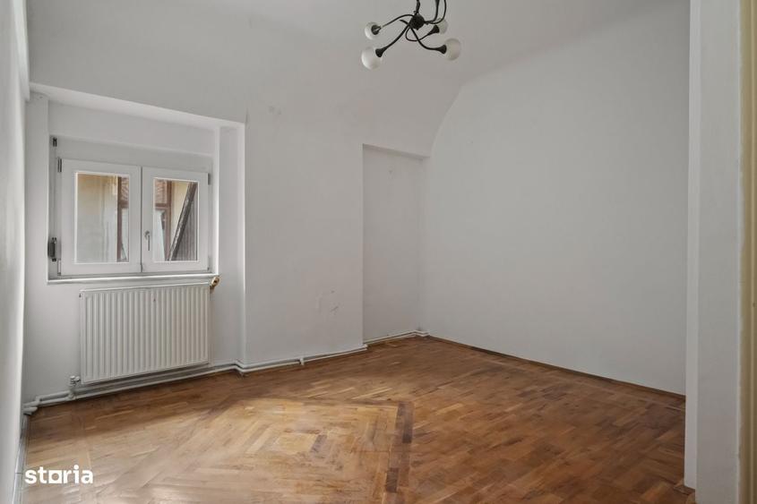 Casă cu 4 camere în Dorobanți