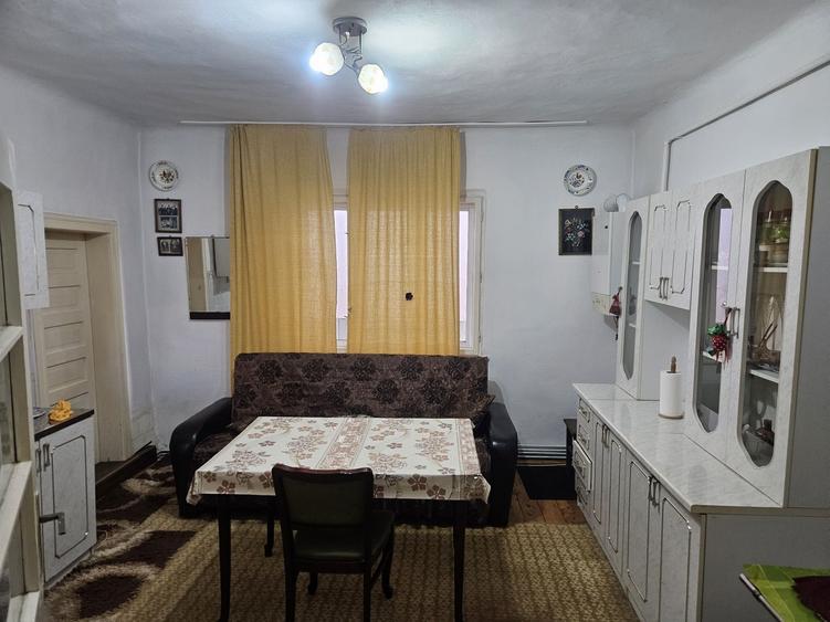 Casă cu 3 camere în Central
