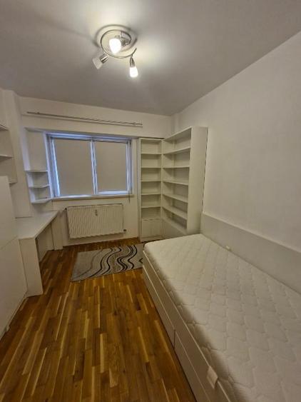 Apartament cu 3 camere semidecomandat, mobilat în 1 Mai