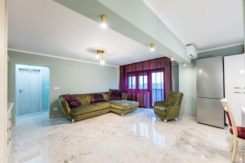 Apartament cu 3 camere semidecomandat în Intim