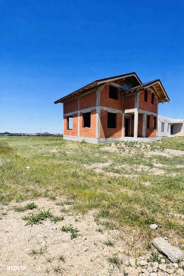 Casă cu 4 camere cu Teren 500 Mp în Sânmartin