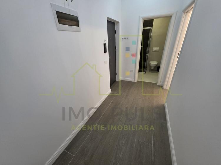 Apartament cu 3 camere semidecomandat în Aradului