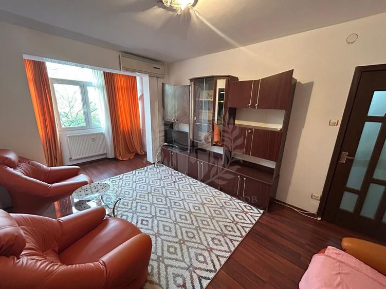 Apartament cu 3 camere semidecomandat în Mihai Bravu