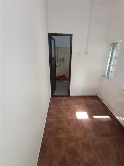 Casă individuală cu 3 camere cu Canalizare în Central