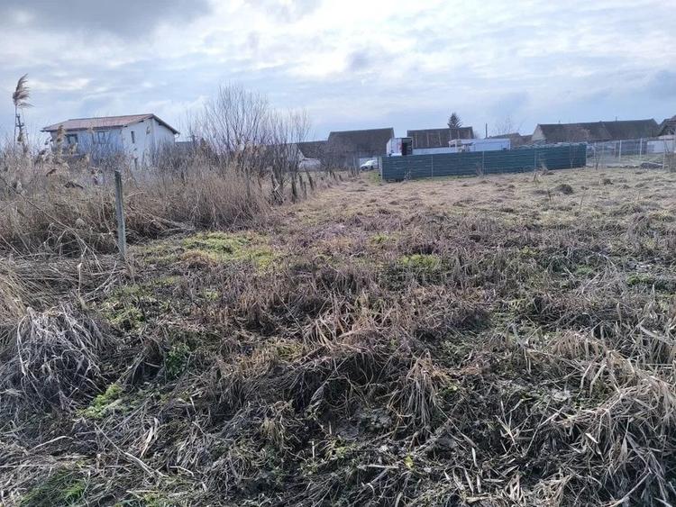 Teren de 700 mp, în Cristian