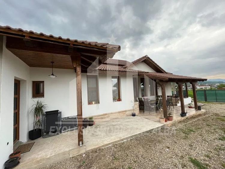 Casă individuală cu 4 camere cu Canalizare în Nord-Vest