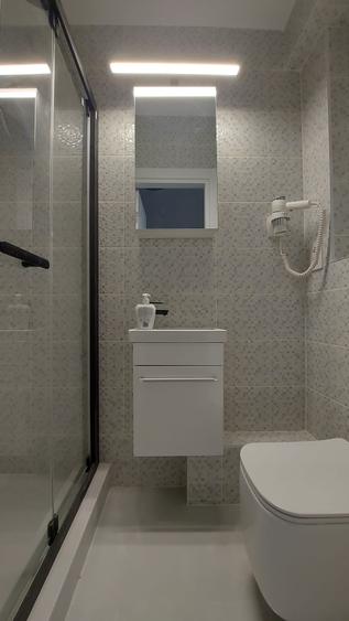 Apartament cu 3 camere semidecomandat, mobilat în Berceni