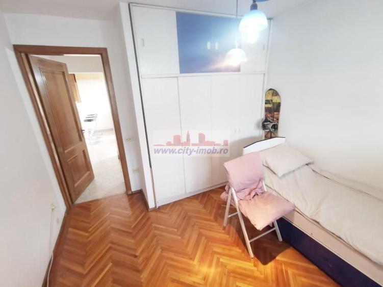 Apartament cu 3 camere decomandat în Banu Manta