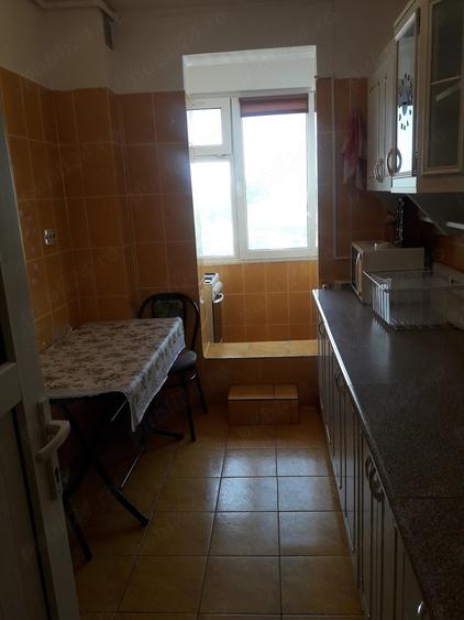 Apartament cu 3 camere decomandat în Complex Studențesc