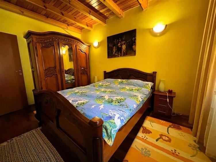 Casă individuală cu 4 camere cu Canalizare în Piatra Arsă