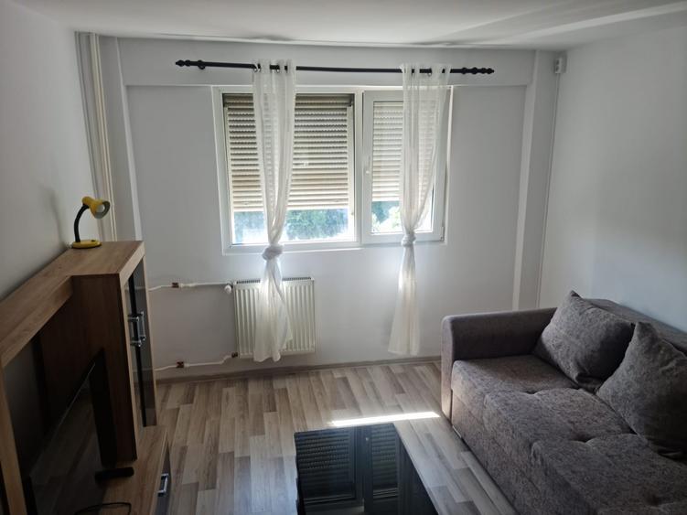 Apartament cu 2 camere semidecomandat, mobilat în Victoriei