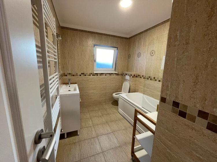 Casă cu 3 camere în Tractorul