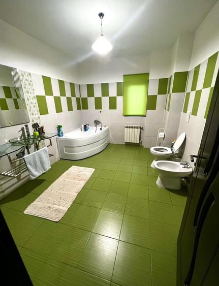 Casă cu 6 camere cu Garaj în Valea Adâncă