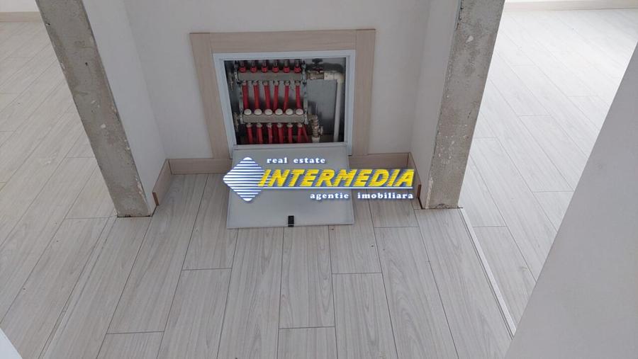 Casă individuală cu 4 camere cu Canalizare în Cetate