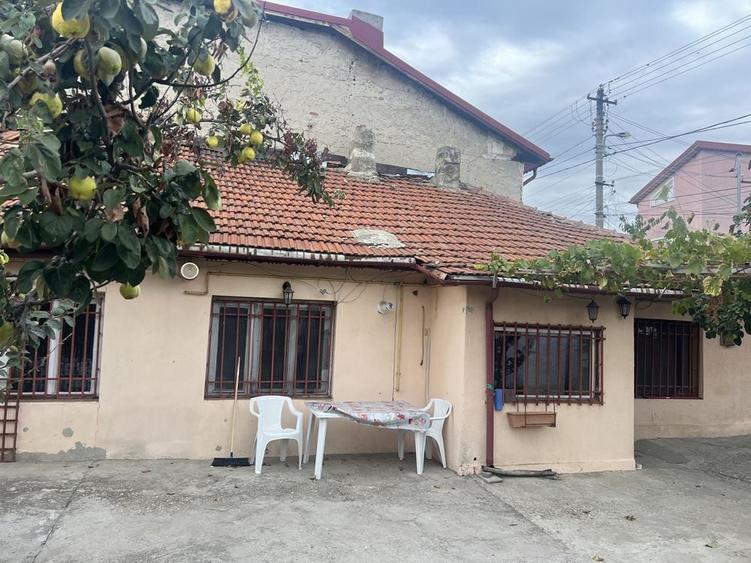 Casă cu 2 camere cu Teren 300 Mp în Central