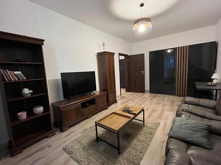 Casă cu 2 camere decomandat în Central