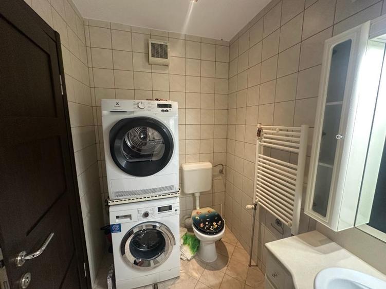 Apartament cu 4 camere decomandat, mobilat în Calea Călărașilor