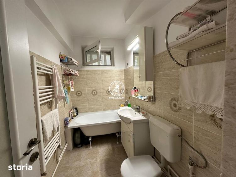 Apartament cu 3 camere semidecomandat în Tătărași