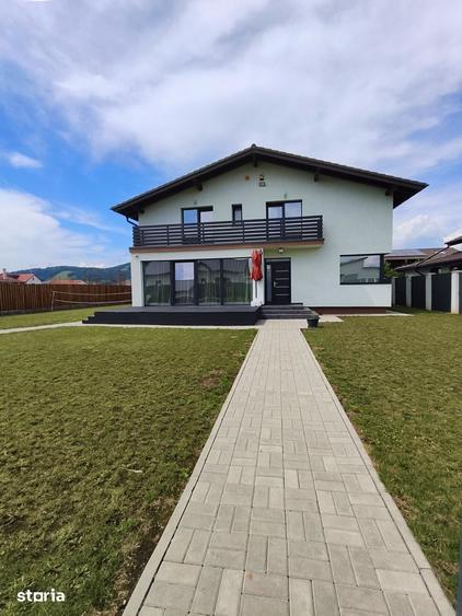 Casă cu 5 camere cu Teren 556 Mp în Exterior Vest
