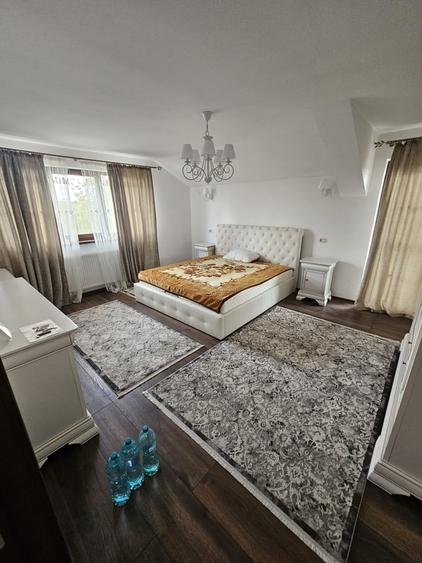 Casă cu 5 camere cu Teren 521 Mp în Balotești