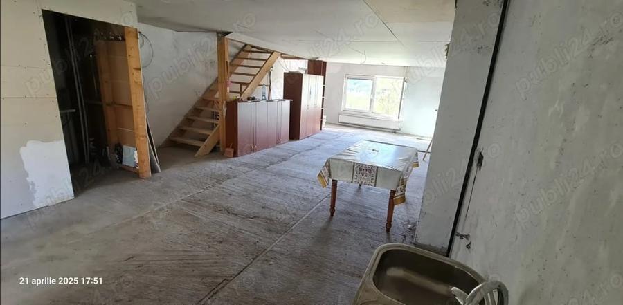 Casă cu 4 camere cu Teren 667 Mp în Poienița