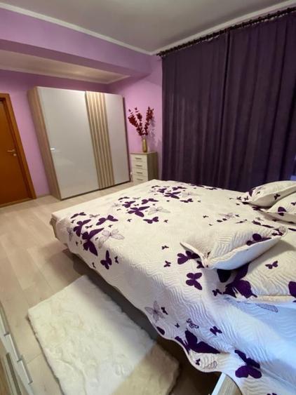 Casă individuală cu 6 camere cu Canalizare în Bd. Laminorului