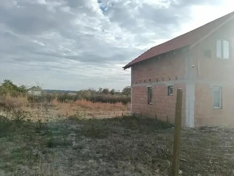 Casă cu 1 camere cu Teren 780 Mp în Herneacova