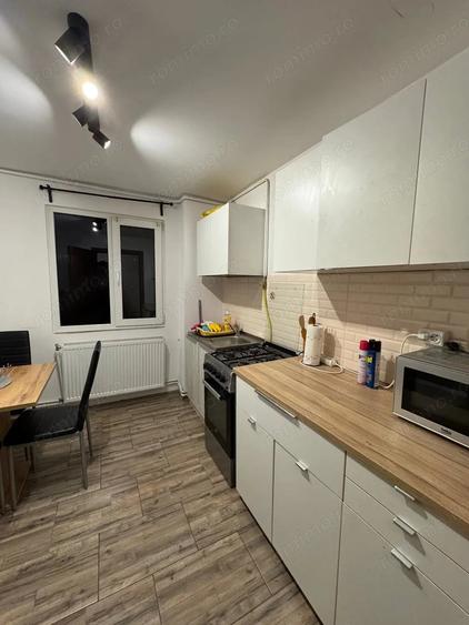 Apartament cu 3 camere semidecomandat în Circumvalațiunii