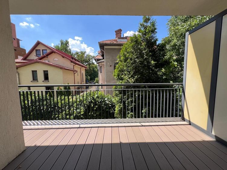 Apartament cu 4 camere decomandat, mobilat în P-ța Dorobanți