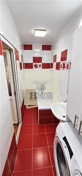 Apartament cu 3 camere semidecomandat, mobilat în Calea Poplăcii