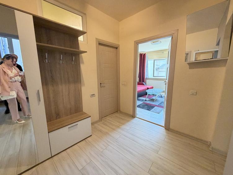 Apartament cu 2 camere decomandat, mobilat în Tomis Mall