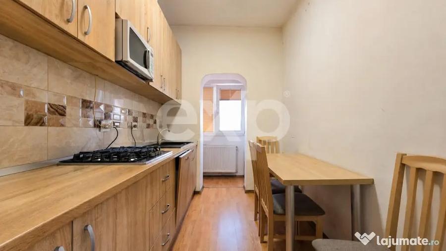 Apartament cu 3 camere decomandat în Central