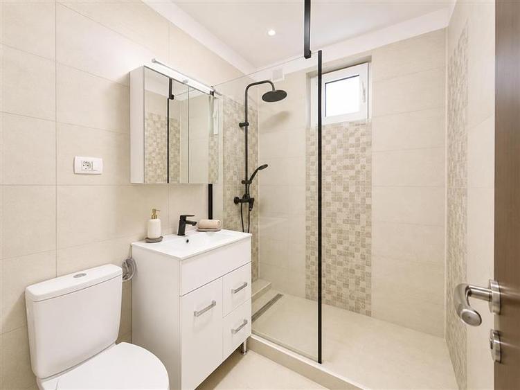 Apartament cu 3 camere decomandat, mobilat în Centrul Civic