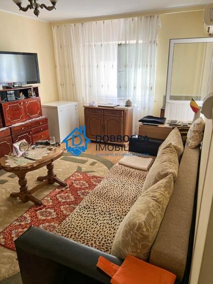 Apartament cu 2 camere decomandat în Peco