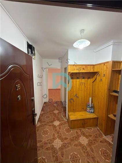Apartament cu 3 camere decomandat în Astra