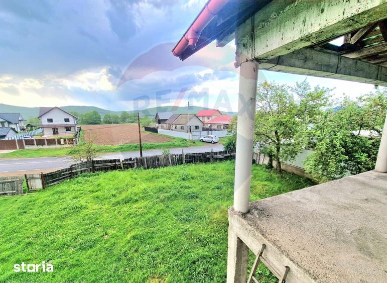 Casă cu 6 camere cu Teren 1476 Mp în Strugari