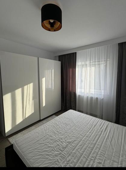 Apartament cu 3 camere decomandat în Exterior Vest