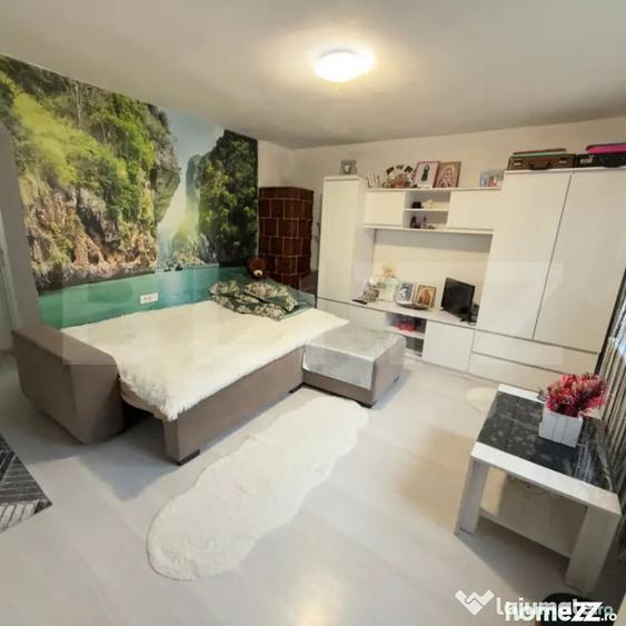 Casă cu 9 camere cu Teren 1860 Mp în Central