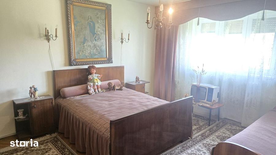 Apartament cu 4 camere decomandat în Mihai Eminescu