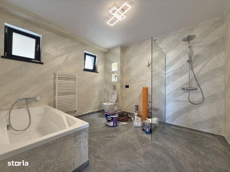 Casă cu 4 camere cu Teren 400 Mp în Central