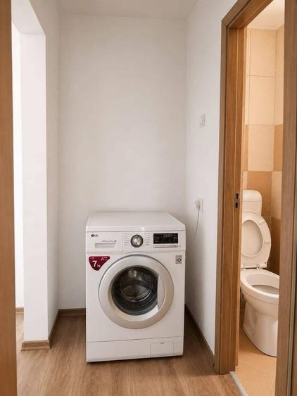 Apartament cu 3 camere semidecomandat în Central