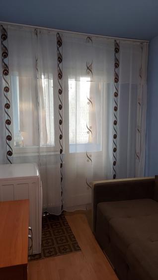 Apartament cu 3 camere semidecomandat în Exterior Vest
