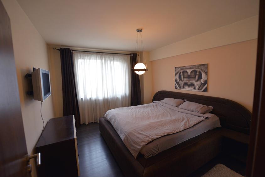 Apartament cu 4 camere semidecomandat în Baba-Dochia
