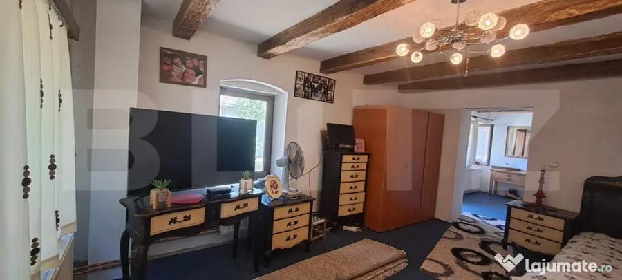 Casă cu 3 camere cu Teren 3800 Mp în Părău