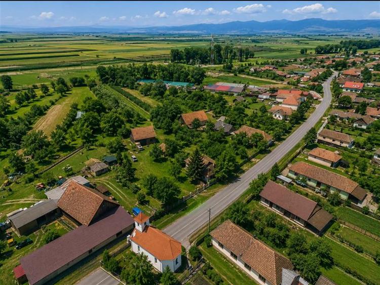 Casă cu 2 camere cu Teren 4831 Mp în Țufalău