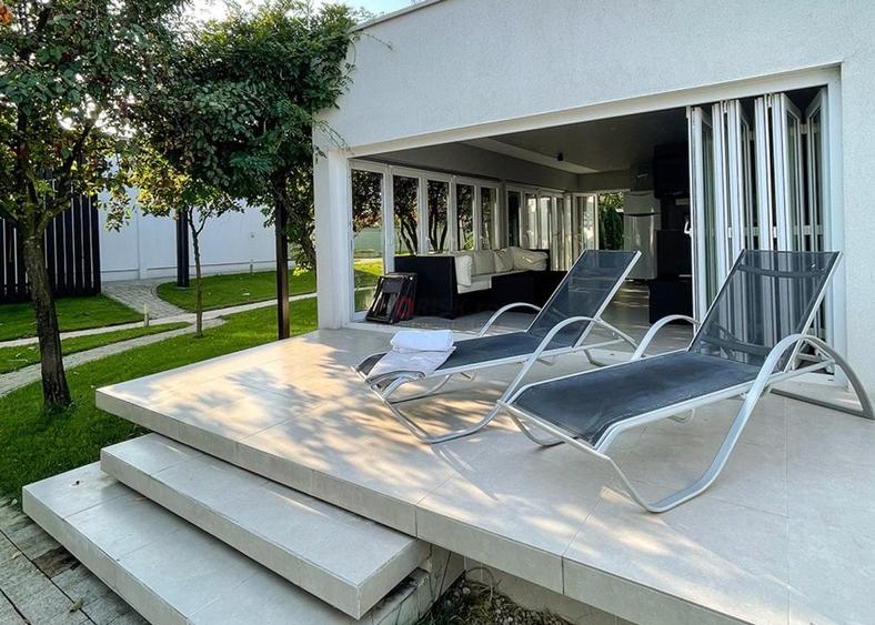 Casă individuală cu 15 camere cu Piscina în Mogoșoaia