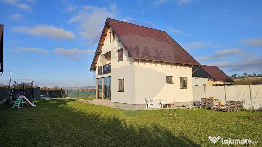 Casă cu 4 camere cu Teren 800 Mp în Bod