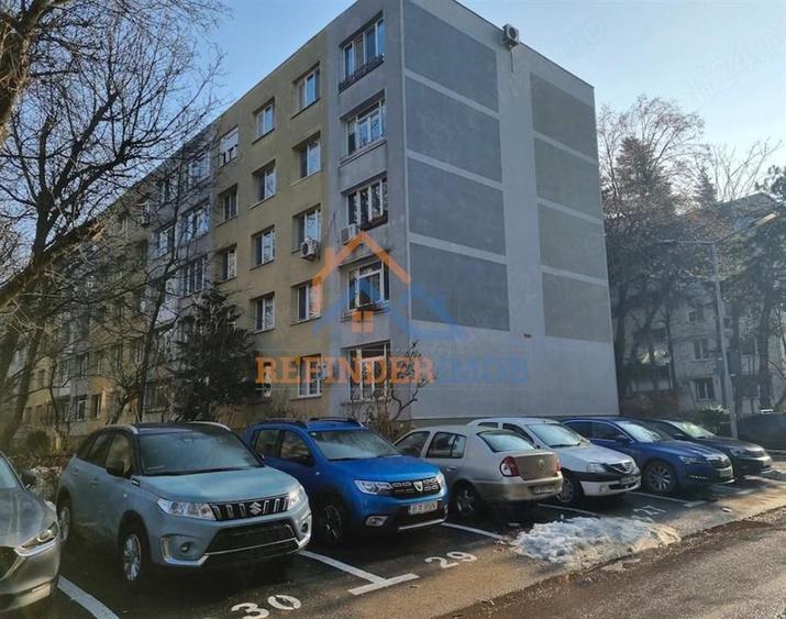 Apartament cu 4 camere decomandat în Berceni